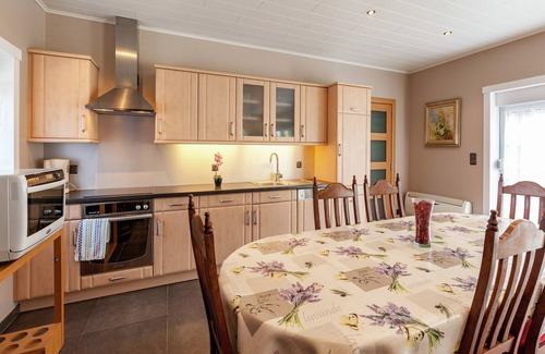 Le Bizet Cottage | Cozy Cottage for 8 Guests