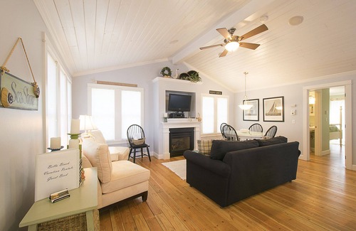 Lincoln Beach Cottage | Cozy Cottage, HotTub, Steps to Beach, King Bed, Large Deck, Firepit