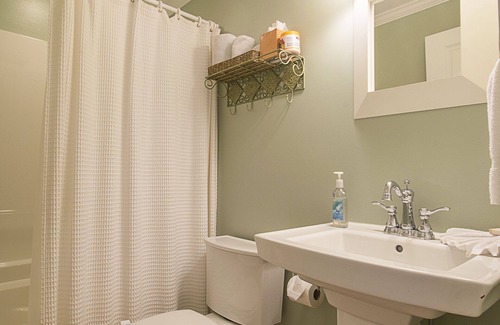 Lincoln Beach Cottage | Cozy Cottage, HotTub, Steps to Beach, King Bed, Large Deck, Firepit