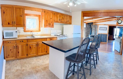 McKellar Cottage | Cozy Cottage in McKellar ON Lakeside