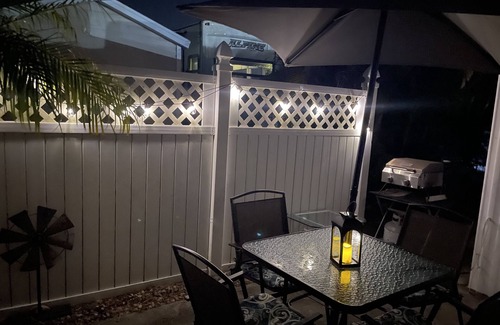 North Naples Cottage | Cozy cottage in peaceful Naples close to beaches with WiFi, AC, fitness room