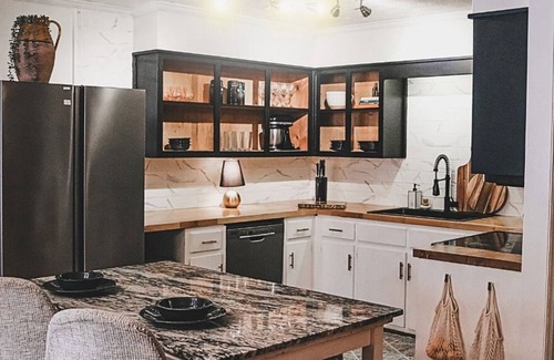 Tyrone House | Cozy cottage in quaint small town. Close to studios and Atlanta downtown.