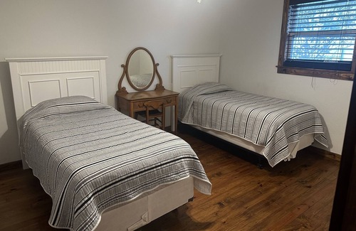 Bee Ridge Cottage | Cozy cottage in Sarasota in a quiet setting, 15 minute drive to Siesta Beach.
