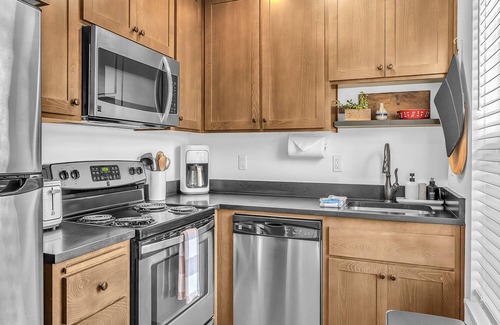 Lincoln City House | Cozy Cottage in Siletz Bay