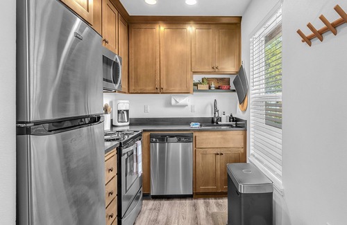 Lincoln City House | Cozy Cottage in Siletz Bay