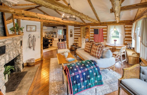 Williamstown House | Cozy Cottage in the Berkshires on 1.6 Acres