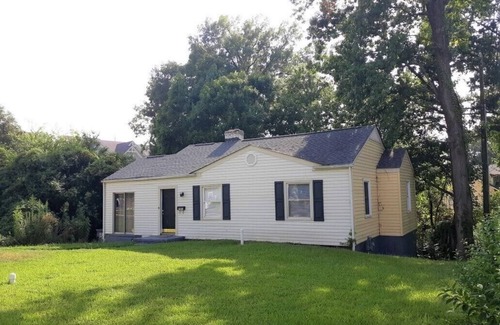 Villa Heights Cottage | Cozy cottage in the perfect location!