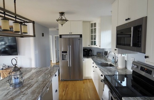 Snug Harbor House | Cozy Cottage In Quaint Village of Snug Harbor! CENTRAL A/C! Walk to Marinas!
