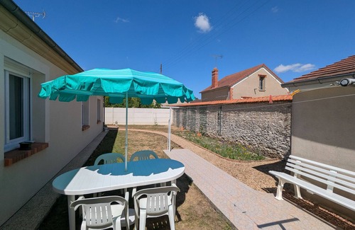 Villemandeur Cottage | Cozy cottage in Villemandeur with garden near Montargis
