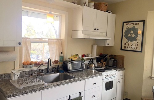Historic Railroad District Cottage | Cozy cottage just blocks to town and Lithia Park!