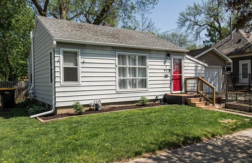 East Side Pioneers House | Cozy Cottage- Just minutes away from downtown