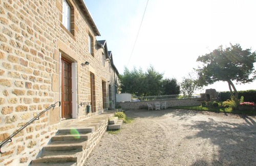 Lolif Cottage | Cozy Cottage Near Avranches - 2 Bedrooms, Garden, BBQ, 30km from Mont Saint Michel