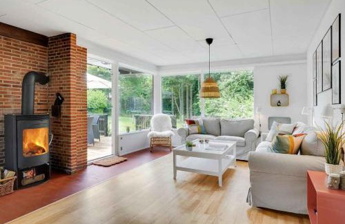 Udsholt House | Cozy Cottage Near The Beautiful Rågeleje Beach