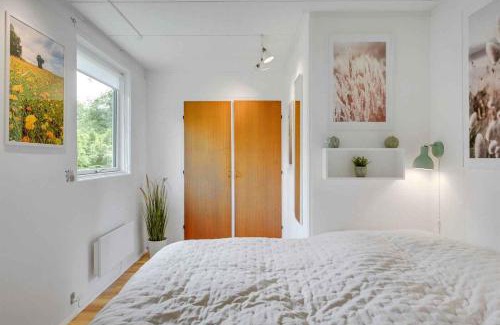 Udsholt House | Cozy Cottage Near The Beautiful Rågeleje Beach