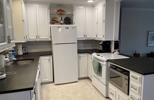Saluda House | Cozy Cottage nestled in the forest. 2 Minutes to downtown Saluda.