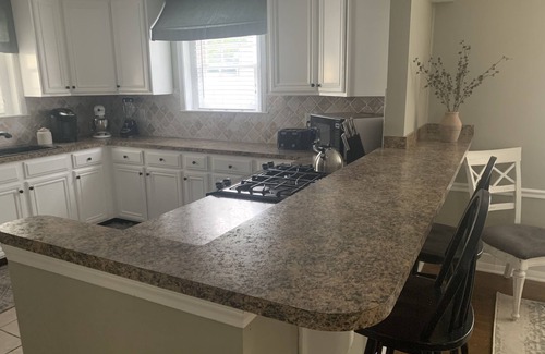 Roswell Cottage | Cozy Cottage on Canton Street just steps away from nightlife, shopping and parks