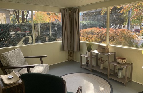 Roswell Cottage | Cozy Cottage on Canton Street just steps away from nightlife, shopping and parks