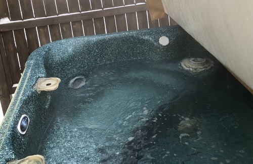 Sand Creek Cottage | Cozy Cottage on Evans Lake. Enjoy Lake/Dock access, Kayaks, and a Hot Tub