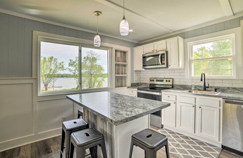 Buchanan Cottage | Cozy Cottage On Kentucky Lake w/ Shared Pool!