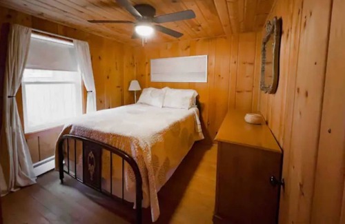 Gaylord Cottage | Cozy cottage on Otsego Lake