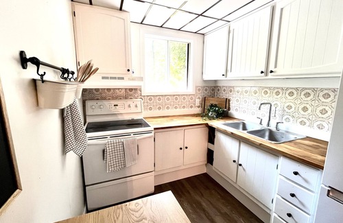 Minden Cottage | Cozy cottage on quiet lake