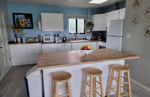 Clear Lake House | Cozy Cottage: Panoramic Lake Views, WiFi, Deck