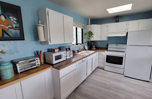 Clear Lake House | Cozy Cottage: Panoramic Lake Views, WiFi, Deck
