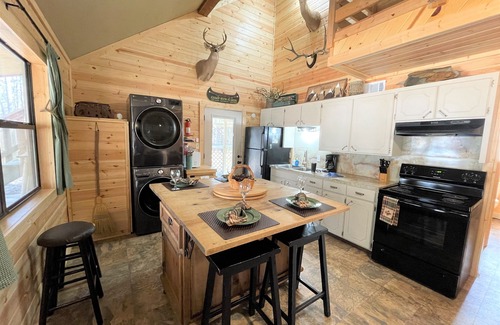 Broken Bow Cottage | Cozy Cottage/Pet and Kid Friendly with Completely Fenced Property