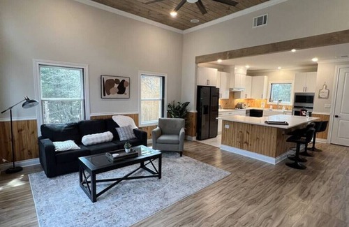 Cedar Creek House | Cozy Cottage Retreat in Nature