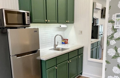Weatherford Cottage | Cozy Cottage Right off I-20