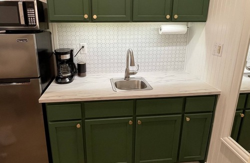 Weatherford Cottage | Cozy Cottage Right off I-20