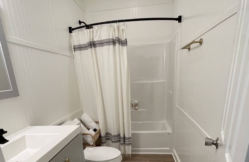Weatherford Cottage | Cozy Cottage Right off I-20
