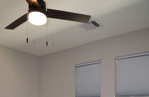 Zavalla Cottage | Cozy cottage situated on 8 acres of private land- 5 minutes from the lake!