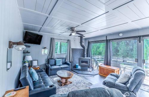 Duck Creek Village House | Cozy Cottage with Stunning Deck Views