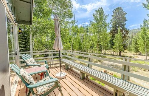 Duck Creek Village House | Cozy Cottage with Stunning Deck Views