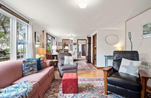 East Orleans House | Cozy Cottage Walk to Nauset Beach