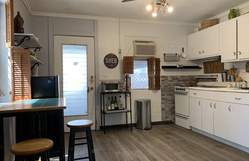 Lanark Village House | Cozy Cottage with private yard