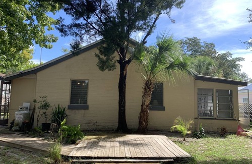 Lanark Village House | Cozy Cottage with private yard