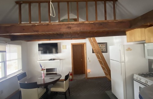 Yulan Cottage | Cozy cottage with beautiful lake views!