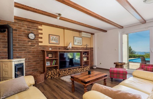 Sarsoni House | Cozy cottage with pool and sea view.