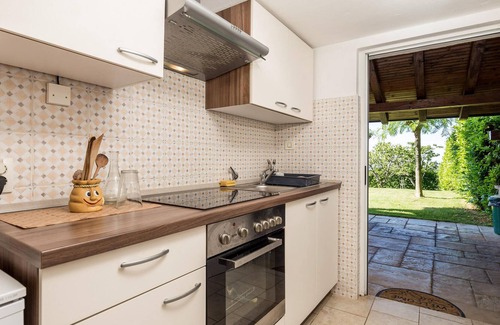 Sarsoni House | Cozy cottage with pool and sea view.