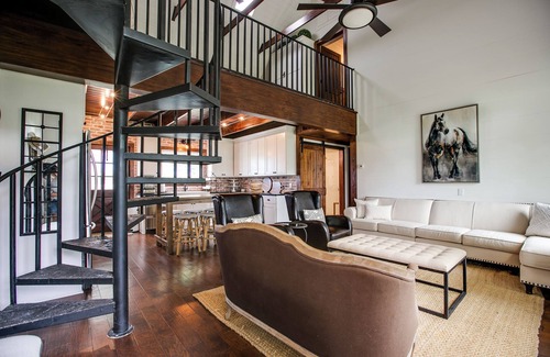 San Angelo House | Cozy Cottage with River Access