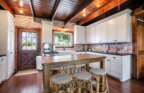 San Angelo House | Cozy Cottage with River Access