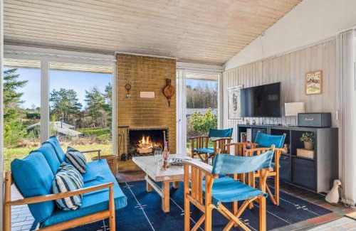 Handrup Strand House | Cozy Cottage With Sea View At Handrup Strand