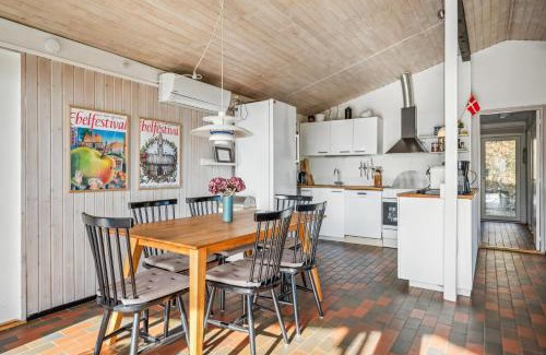 Handrup Strand House | Cozy Cottage With Sea View At Handrup Strand