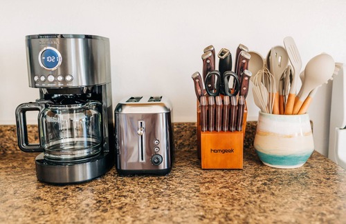 Crescent City Apartment | Cozy country retreat 5 minutes from the beach and redwoods.