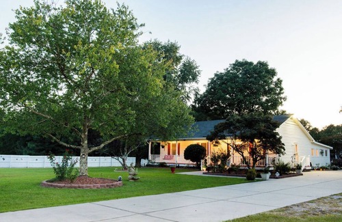 Sanford House | Cozy Country Retreat Ranch Style Home, private hot tub, pet friendly