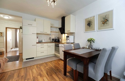 Jadreski Apartment | Cozy Couple's Getaway: 1-Bed 1-Bath Apartment with Parking