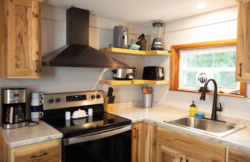 Montgomery Cabin | Cozy Couples Cabin