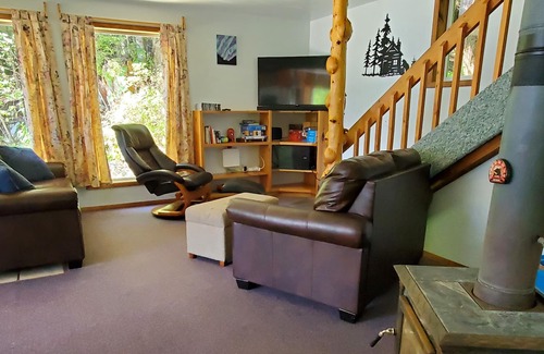 Haines Cottage | Cozy Cove Cottage - Peaceful, secluded, private beach, BBQ, washer/dryer